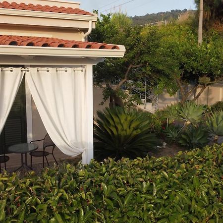 Michelino House Bed & Breakfast Паргелия Екстериор снимка