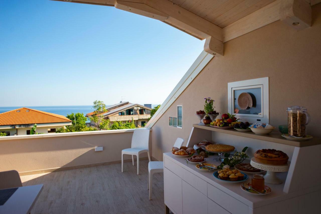 Michelino House Bed & Breakfast Паргелия Екстериор снимка