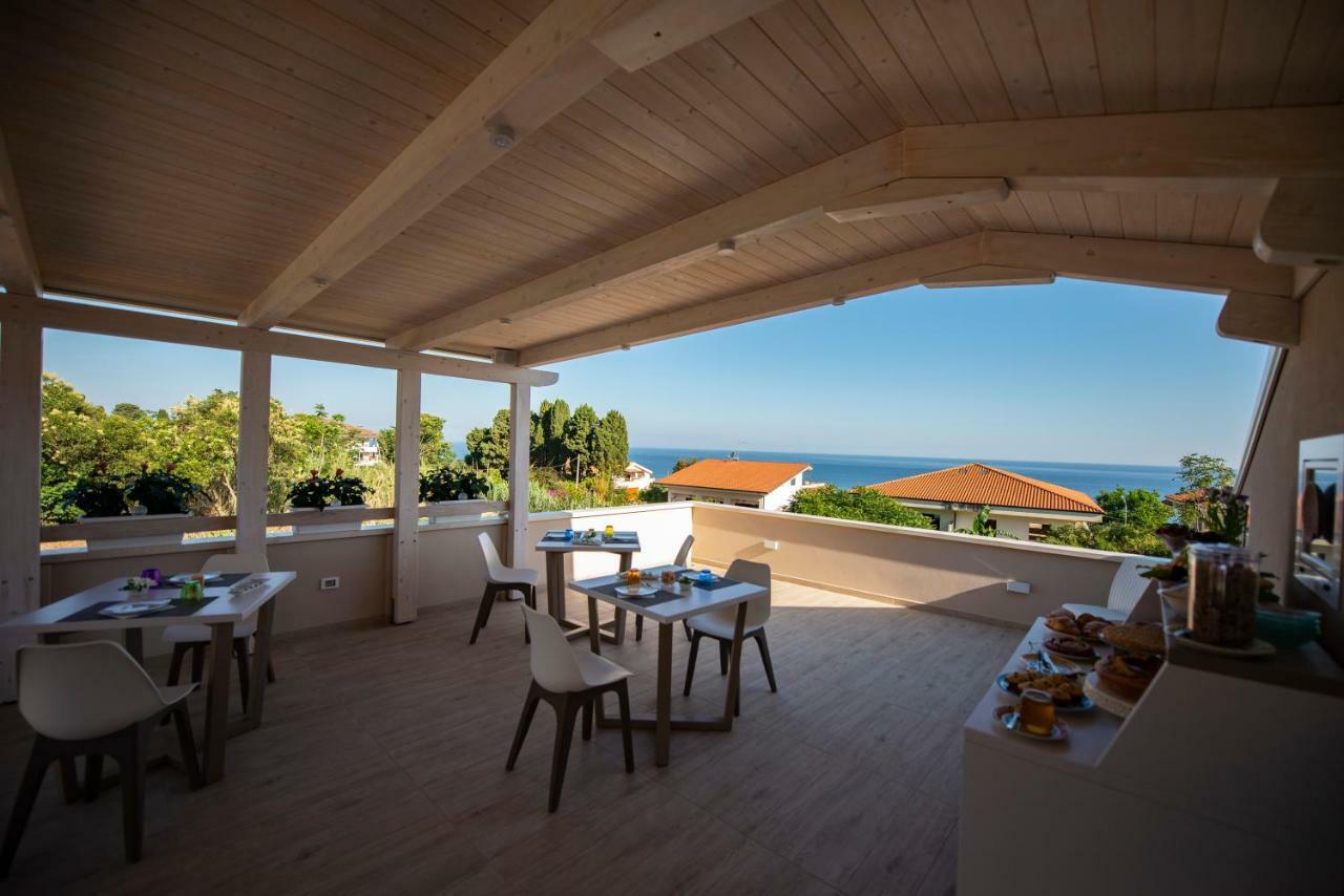 Michelino House Bed & Breakfast Паргелия Екстериор снимка