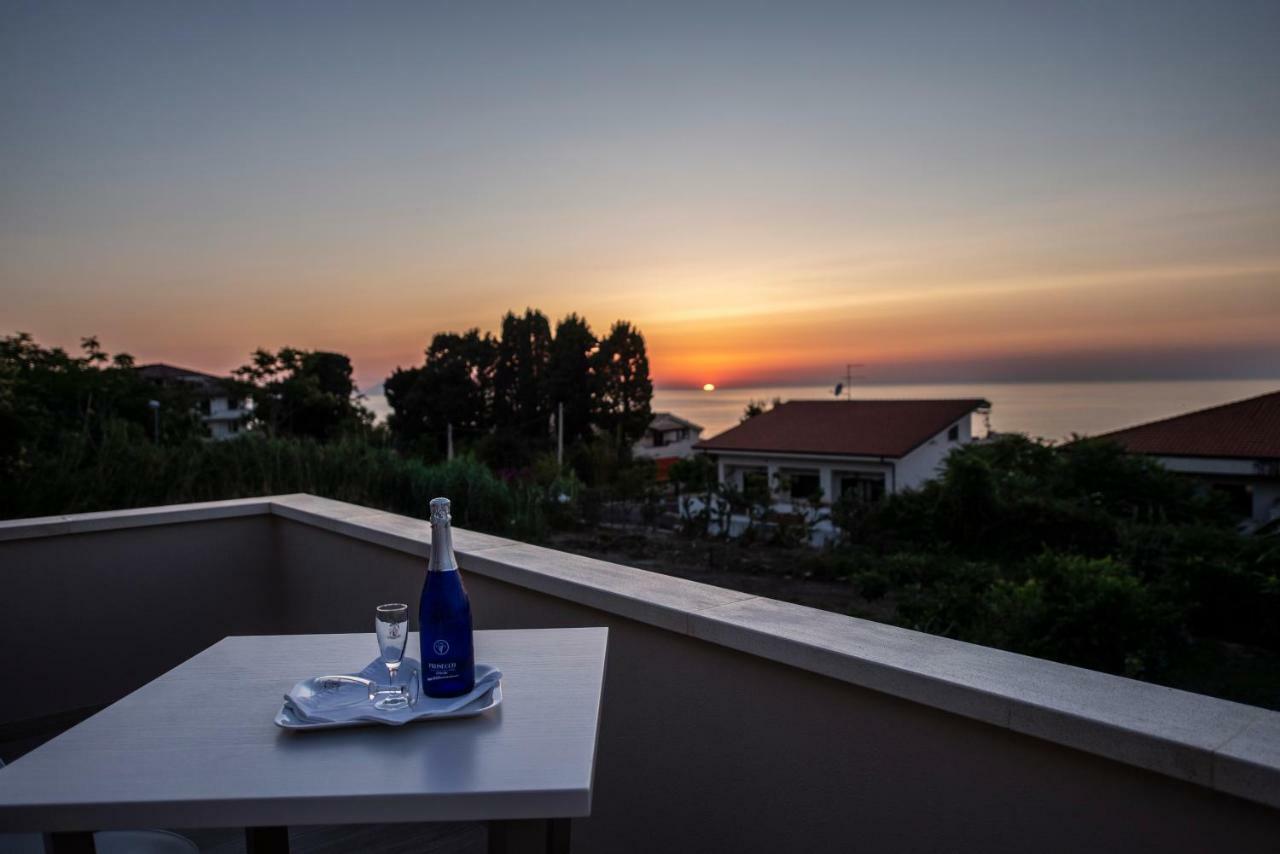 Michelino House Bed & Breakfast Паргелия Екстериор снимка