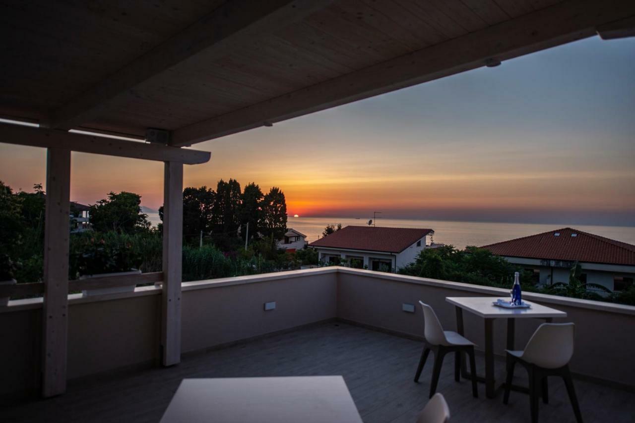 Michelino House Bed & Breakfast Паргелия Екстериор снимка